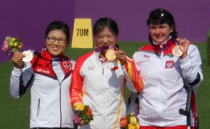 Milena Olszewska na podium Igrzysk Paraolimpijskich w Łucznictwie.