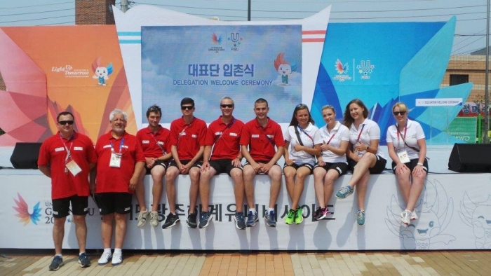 Reprezentacja łuczników już po ceremonii wciągnięcia na maszt Polskiej Flagi w koreańskim Gwangju
